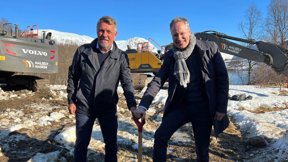 Brede smil mellom Tromsøs ordfører Gunnar Wilhelmsen (Ap) og samferdselsminister Jon-Ivar Nygård ved anleggsstart på E8 tidligere denne måneden. Nå er smilet trolig blitt litt stivere.