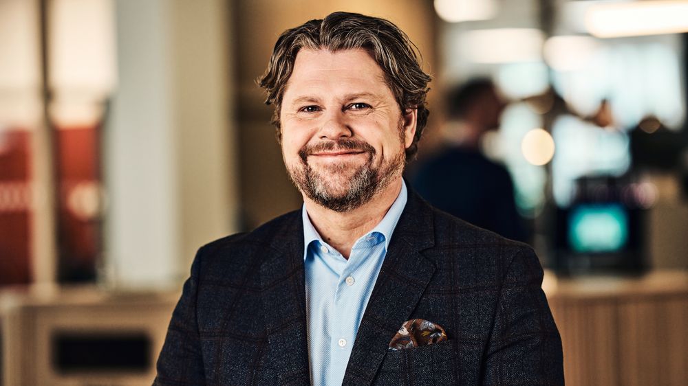 Pål Rune Kaalen, leder for privatmarkedet i Telia Norge starter nå å levere TV over trådløst bredbånd.
