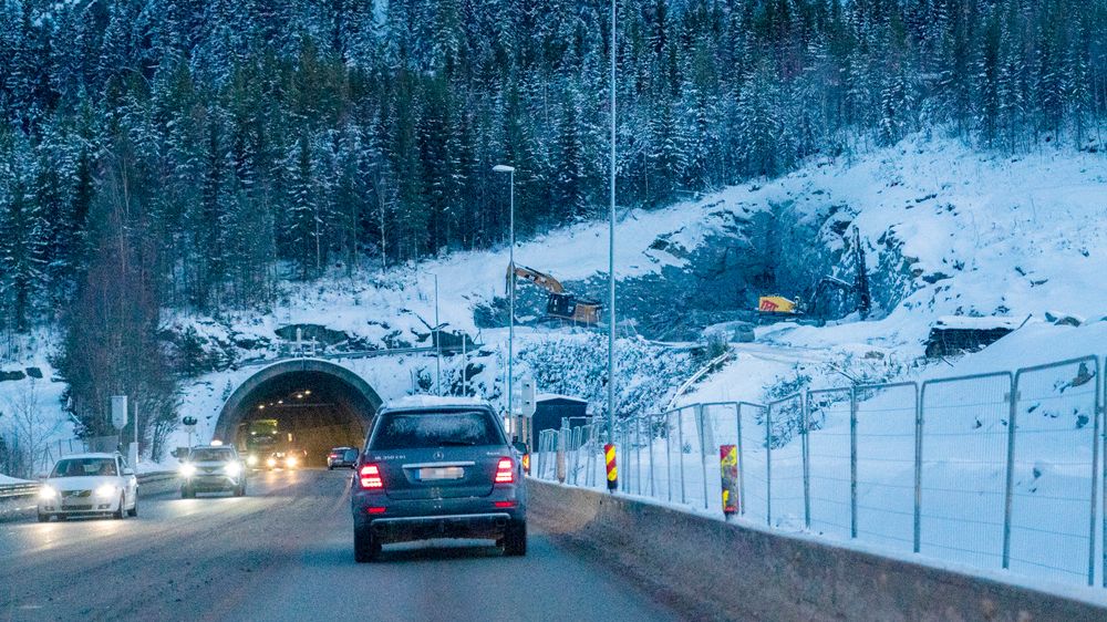 Stavsjøtunnelen der raset gikk, ligger på E6 midt mellom Trondheim og Stjørdal. Bildet er tatt i februar, og viser de begynnende arbeidene til påhugget på den nye tunnelen som skal bygges.