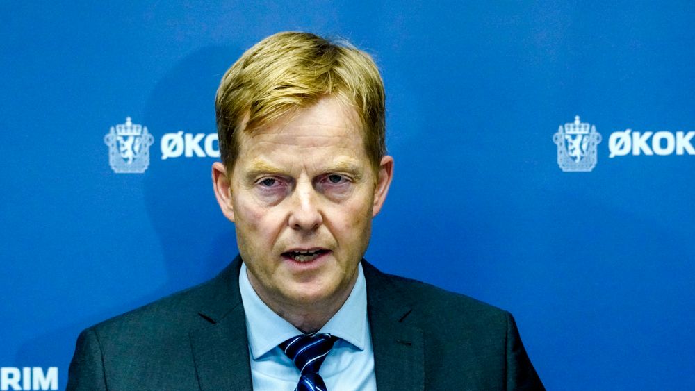 Sjef for Økokrim Pål K. Lønseth under en pressekonferanse med Økokrim tirsdag.