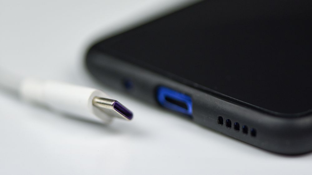 USB-C kan snart bli standard for alle typer mellomstore elektroniske enheter, ikke minst Iphone.