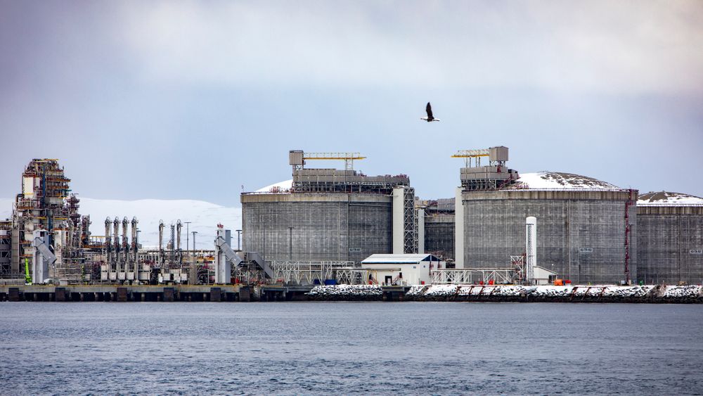 Det gjenstår fortsatt tester av en kompressor på Hammerfest LNG, før anlegget kan starte opp igjen. Equinor håper det kan skje tirsdag, slik at de produserer LNG fra fredag. 