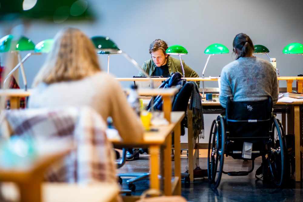 Studenters bruk av KI-verktøy blant studenter øker.