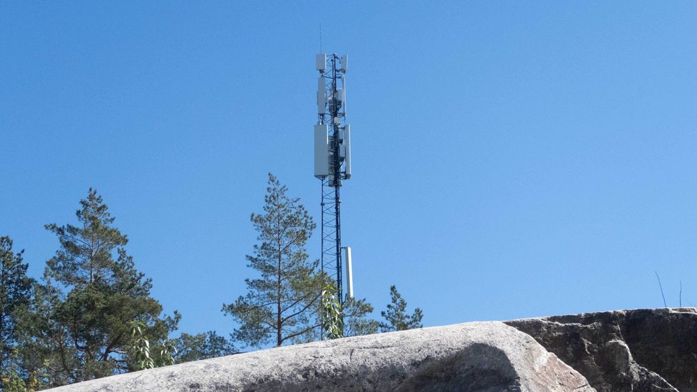 Utbyggingen av 5G begynte å ta fart i 2021 og er blant årsakene til vekst i investeringene fra telebransjen i 2021. Bildet er fra en mobilmast ved Torvet på Nesodden.