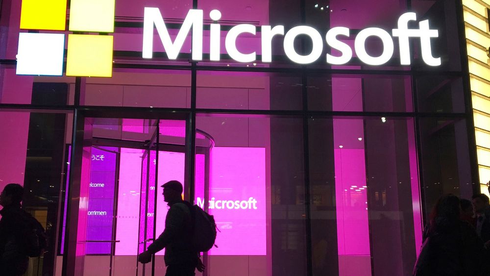 Microsoft har så langt ikke kommet med noen opplysninger om noen snarlig sikkerhetsoppdatering som fjerner sårbarheten.