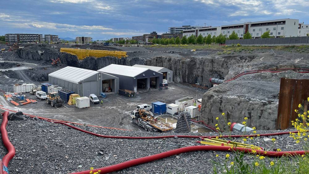 Implenia er entreprenør og godt i gang med arbeidet med Fornebu stasjon. 