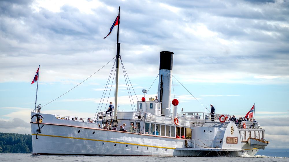 DS «Skibladner» er Norges eneste hjuldamper og eldste skip i jevnlig drift. Den bygget i 1854–1856 ved Motala verft i Sverige. Nå er skipet omsider på Mjøsa.