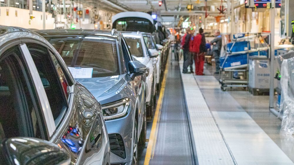Fabrikken produserer MEB-biler fra ulike merker om hverandre.