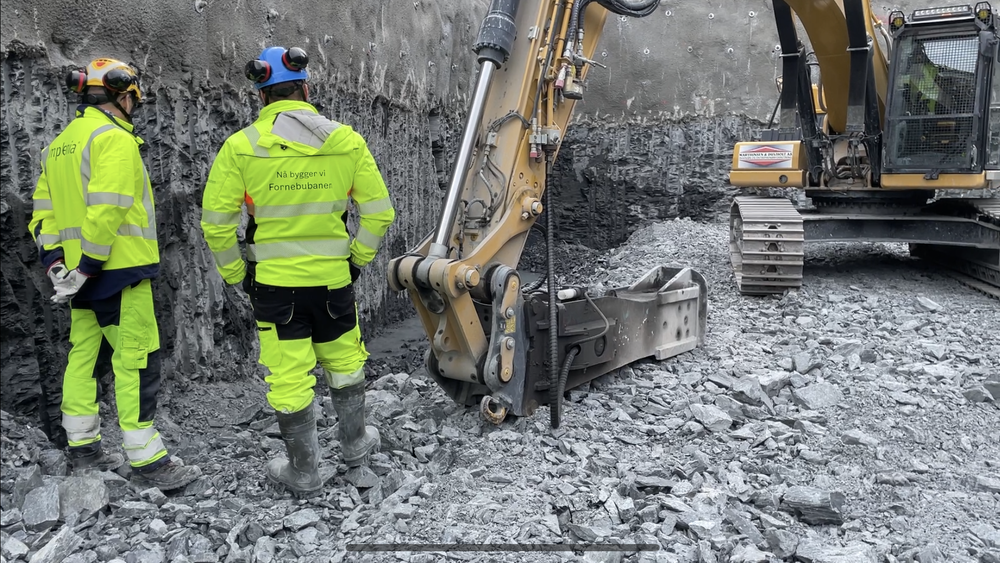 Byggingen av Fornebubanen er i gang, men diskusjonen er ikke over. 