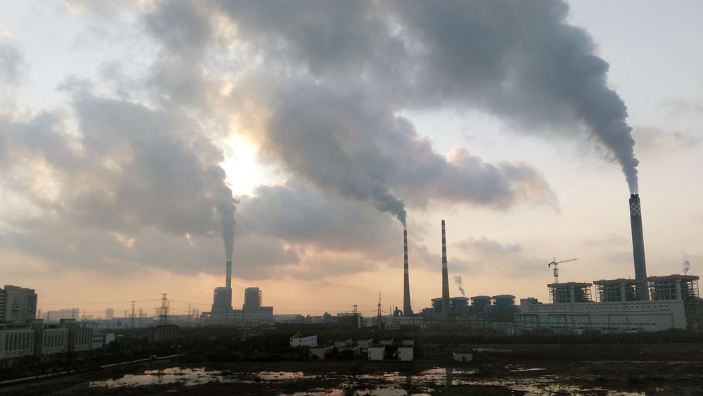 Kina er på verdenstoppen når det gjelder utslipp av CO₂. Det bidrar blant annet kullkraftverket Jiangsu Nantong i Jiangsu-provinsen til. 