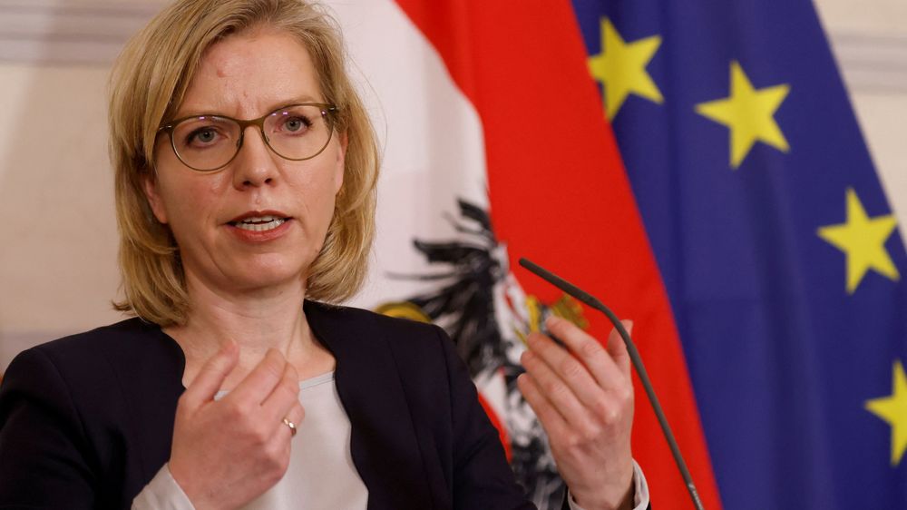 Avgjørelsen setter vår fremtid i fare og er mer enn uansvarlig, mener Østerrikes energiminister Leonore Gewessler.