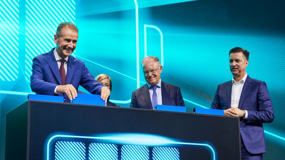 Fra venstre: Volkswagen-sjef Herbert Diess, ministerpresident i Niedersachsen Stephan Weil og VW-styremedlem Thomas Schmall.