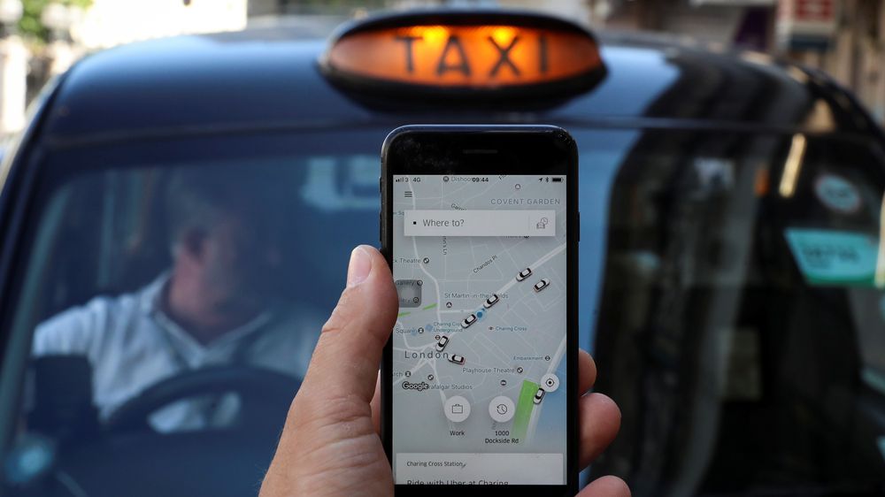 Uber lot kontrollører få se ikke-eksisterende drosjer i Uber-appen for å villede dem. Illustrasjonsfotoet vi bruker her viste imidlertid ekte Uber-drosjer da bildet ble tatt i 2018.