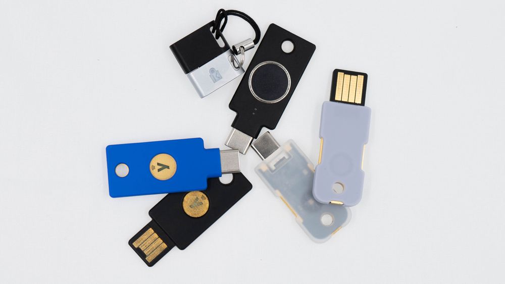 Vi har testet en rekke sikkerhetsnøkler fra tre ulike produsenter. Alle er enten USB-C- eller USB-A-baserte.