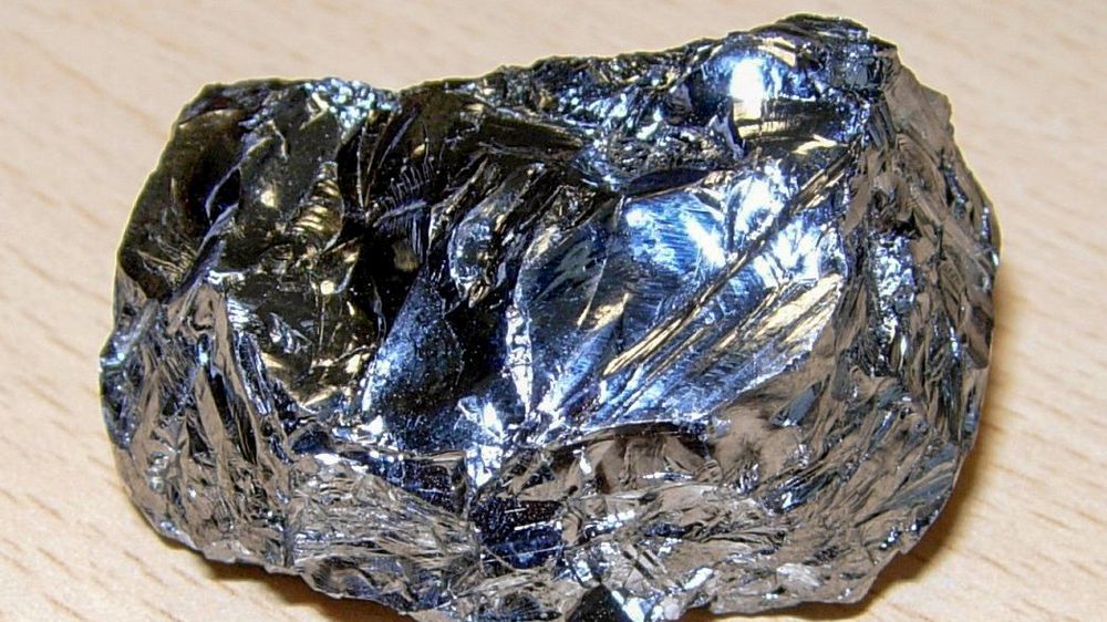 Silisium er det grunnstoffet det er nest mest av i jordskorpen etter oksygen. Det er et av få kjente stoff som utvider seg når det stivner.