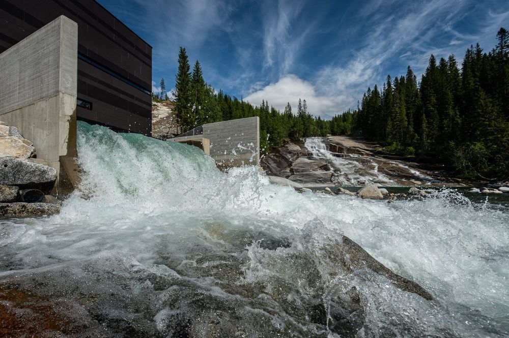 Vannkraft utgjorde 90,1 prosent av den totale strømproduksjonen i Norge i andre kvartal.  Her fra Tosendalen vannkraftanlegg  i Brønnøy kommune i Nordland.