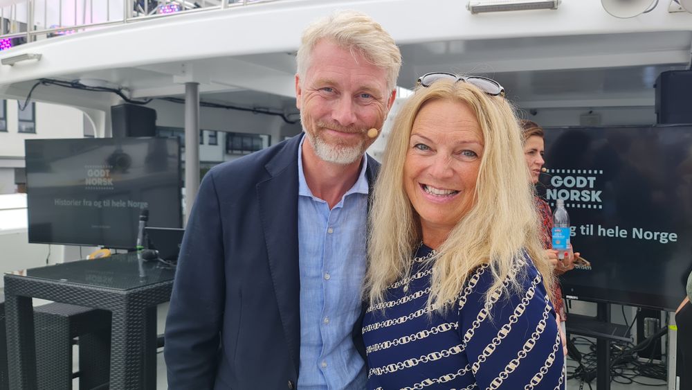 TV2-sjef Olav Sandnes og Altibox-sjef, Toril Nag - som hadde bursdag tirsdag - var ikke preget av uenighetene om vilkårene for Altibox' distribusjon av TV 2-programmer, da de møttes til debatt om produksjon av norsk TV-innhold.