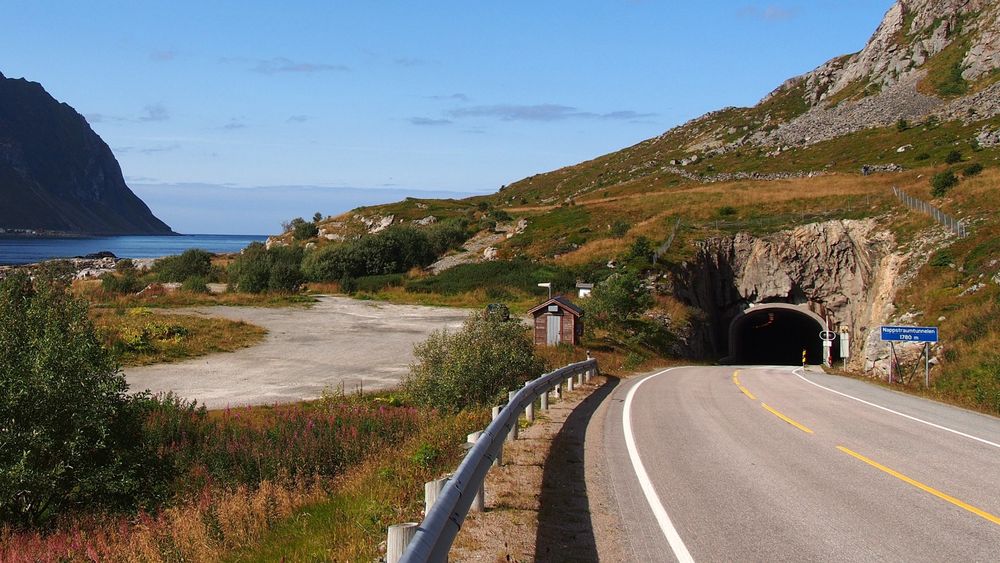 Nordre portal av tunnelen, på Vestvågøy.     