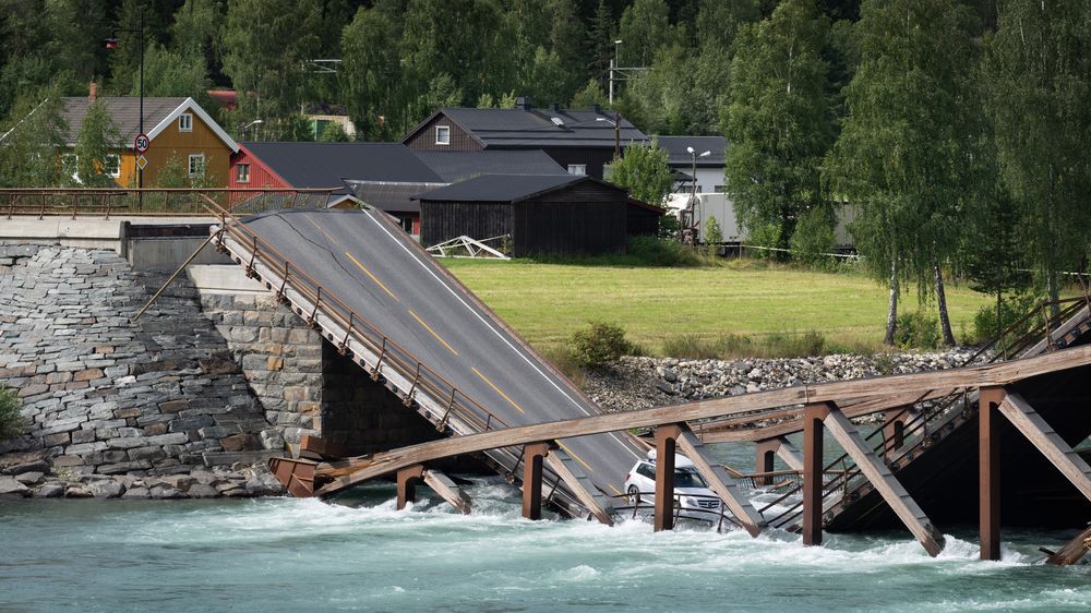 Tretten bru kollapset 15. august 2022.