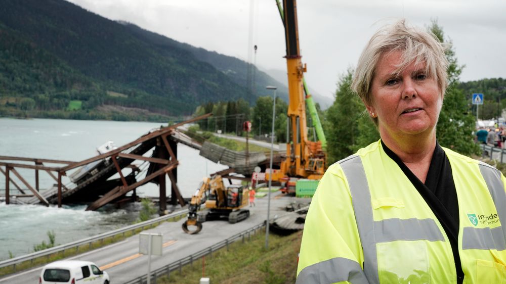 Samferdselssjef Aud Riseng i Innlandet fylkeskommune ved Tretten bru.