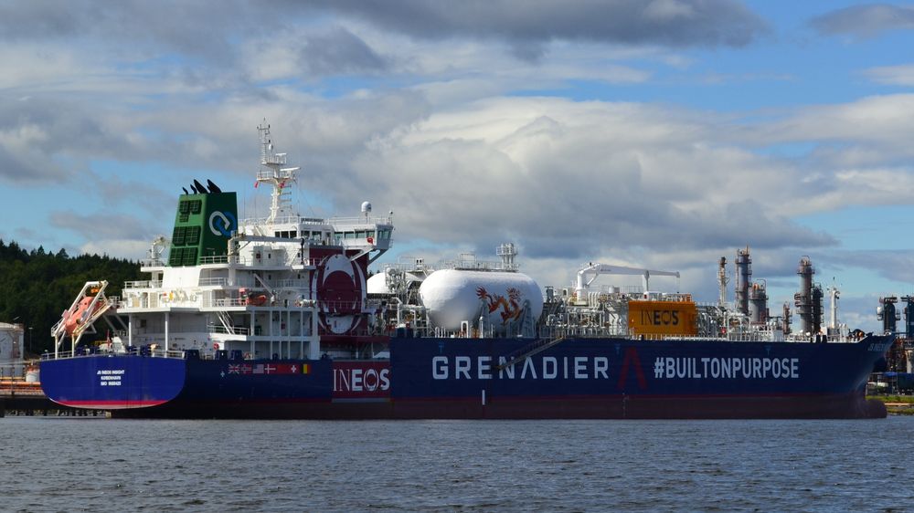 Etylen kommer til Ineos på Rafnes med gasskip fra USA. Invyn-anlegget ligger midt inne på anlegget.