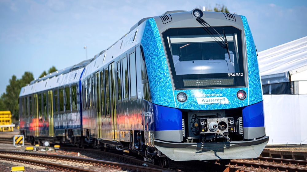 Etter et vellykket prøveprosjekt fra 2018 til 2020, setter den tyske delstaten Niedersachsen inn 14 hydrogendrevne tog i den regionale passasjertrafikken.