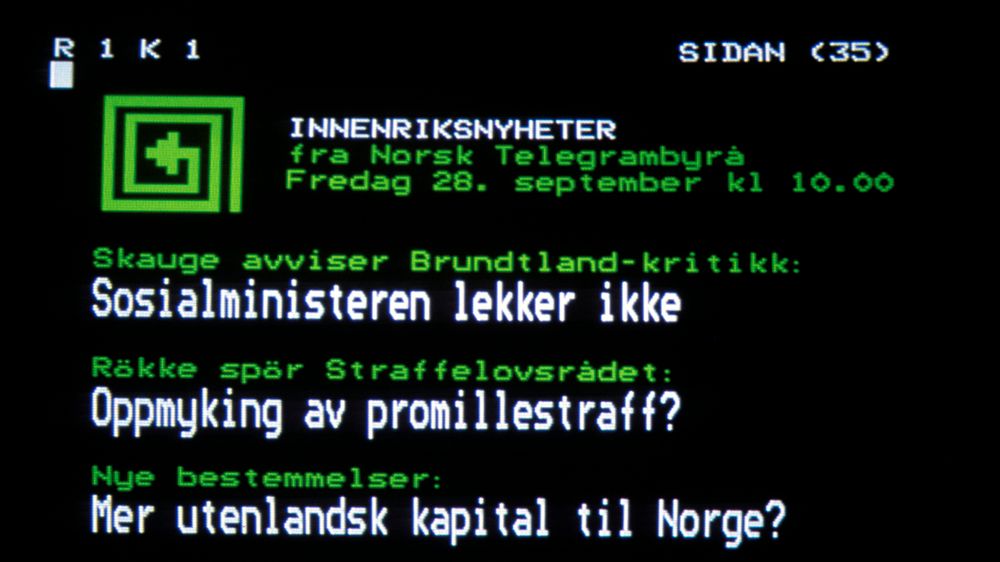 Tekst-TV er gammel teknologi som ble innført i Norge på 1980-tallet. I dag har nyheter på mobil og internett overtatt behovet for folk flest. Men i Nederland protesterte TV-seere da en regional TV-stasjon ville legge ned tilbudet der. Bildet viser NTBs TV-avis fra 1984.
