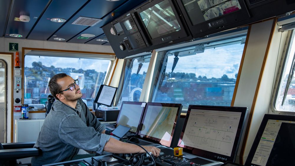 Kaptein Nikolay Dimov om bord i ASKO 1, MS Marit, et av de to autonome skipene som skal frakte matvarer mellom  Askos lagre på hver side av Oslofjorden. 