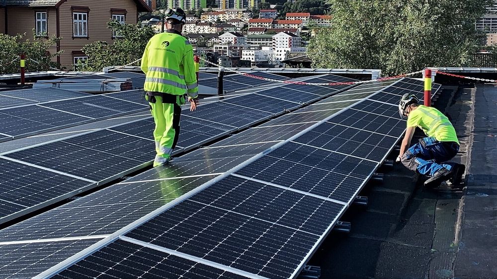 Installasjon av solceller kvalifiserer til full støtte i den nye ordningen.