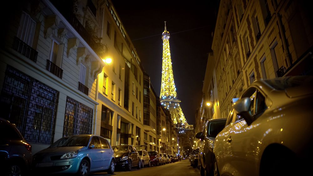 Tunge, forurensende og dyre biler er uønsket i Paris. I en folkeavstemning har innbyggerne nå valgt å tredoble parkeringsprisen.