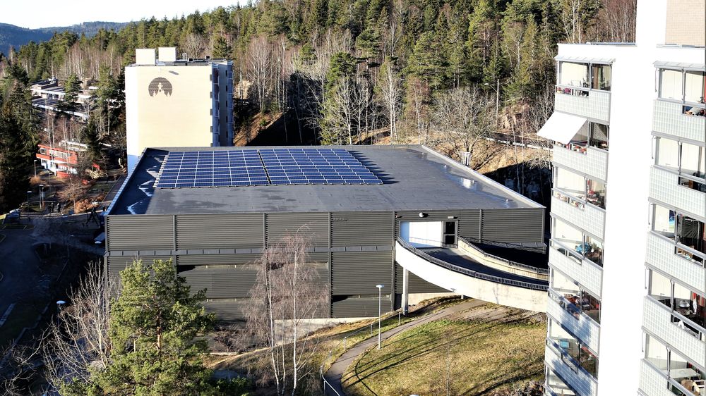 Kun 20 boligblokker i Norge har solceller. For eneboliger har antallet passert 12.000 – og det er raskt stigende.