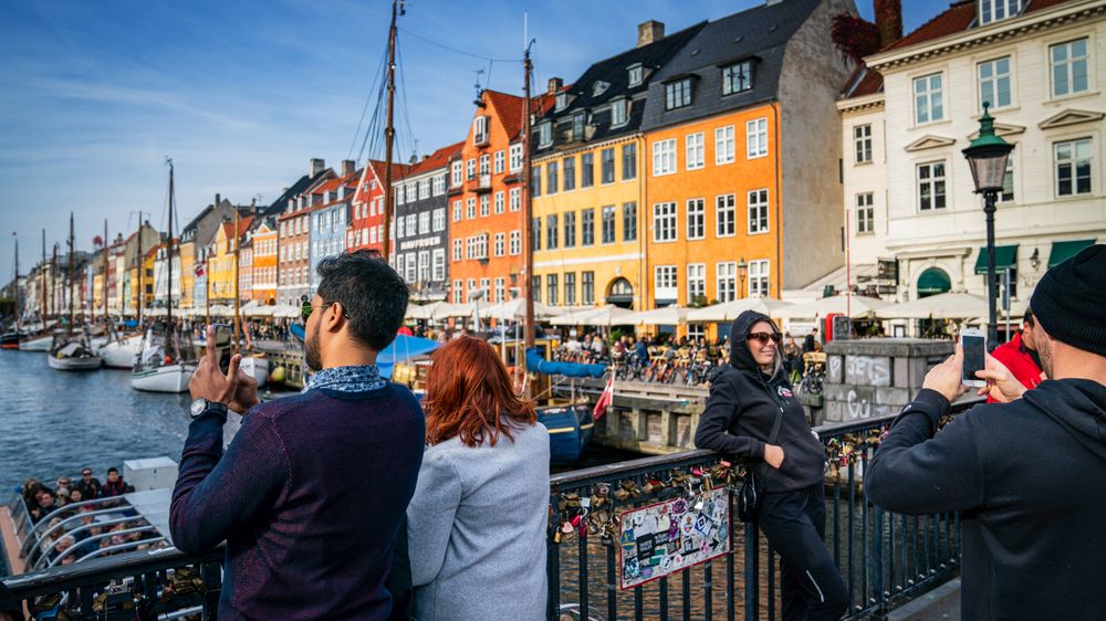 Danskene troner på toppen av EUs toppliste over digitale økonomier og samfunn, men nesten hver fjerde danske står utenfor utviklingen, ifølge en fersk rapport.