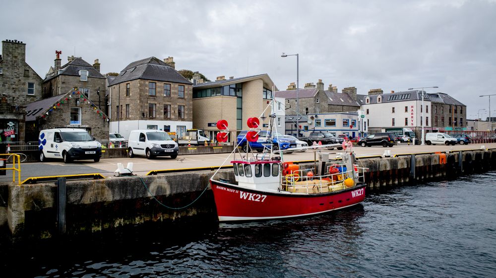 Det har oppstått skader på en sjøkabel utenfor Shetland.