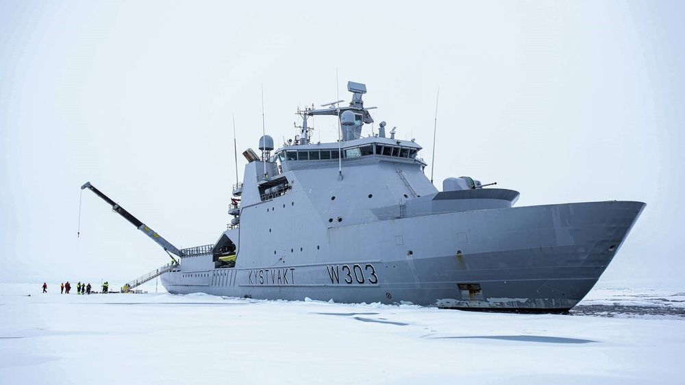 Kystvaktfartøyet KV Svalbard er sendt til en russiske isbryter vest for Trondheim. Kystvakten ved «KV Svalbard» har i dag skrevet polarhistorie ved å være det første norske fartøyet som har nådd
