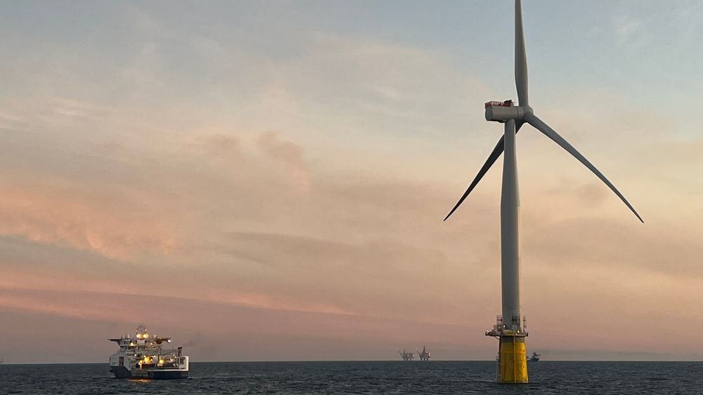 Hywind Tampen er Norges første flytende havvindpark, og skal forsyne oljefeltene Gullfaks og Snorre med strøm. De første turbinene er nå installert på feltet og har startet produksjonen.