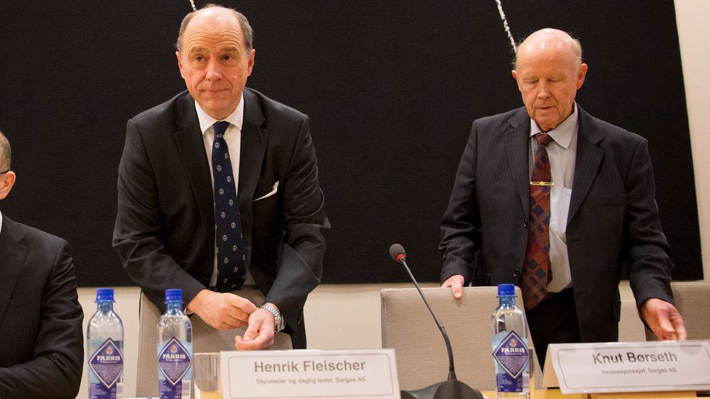 Knut Børseth til høyre og Henrik Fleischer til venstre, her fra høringen om Mongstad i Stortingets kontroll- og konstitusjonskomite i 2016. Fleischer hadde lite til overs for karbonfangstplanene på Mongstad den gangen, blant annet fordi Mongstad-løsningen var basert på amin. 
