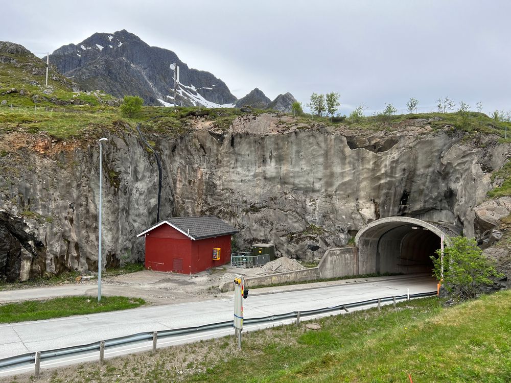 Konkurransen om å få oppgradere Nappstraumtunnelen i Lofoten havner i retten.