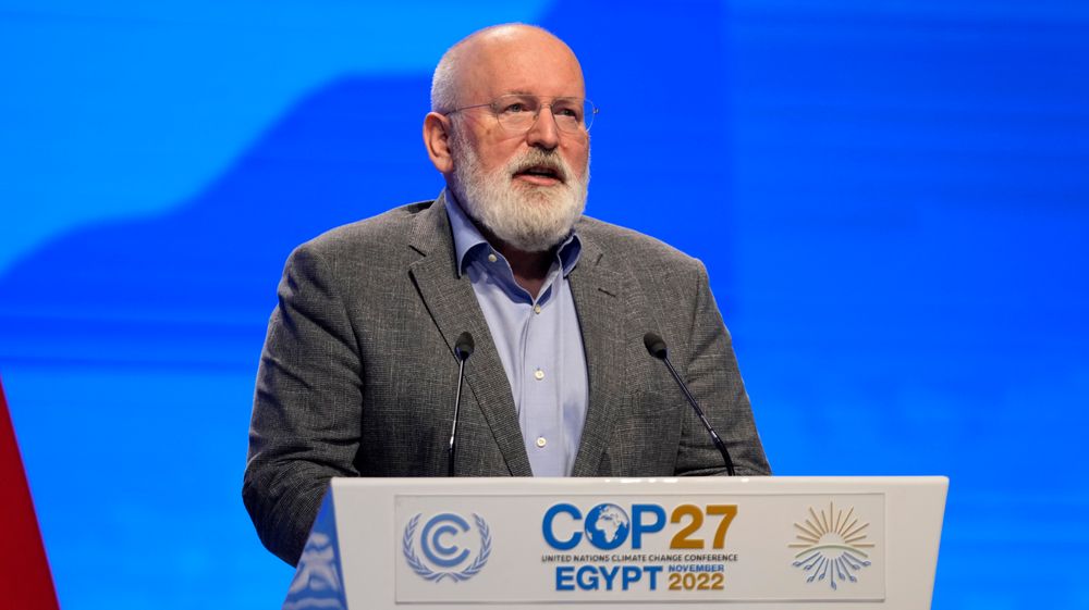 EUs klimakommissær Frans Timmermans sier det er uakseptabelt å la 1,5-gradersmålet fra Parisavtalen dø under årets klimatoppmøte i Sharm el-Sheikh.