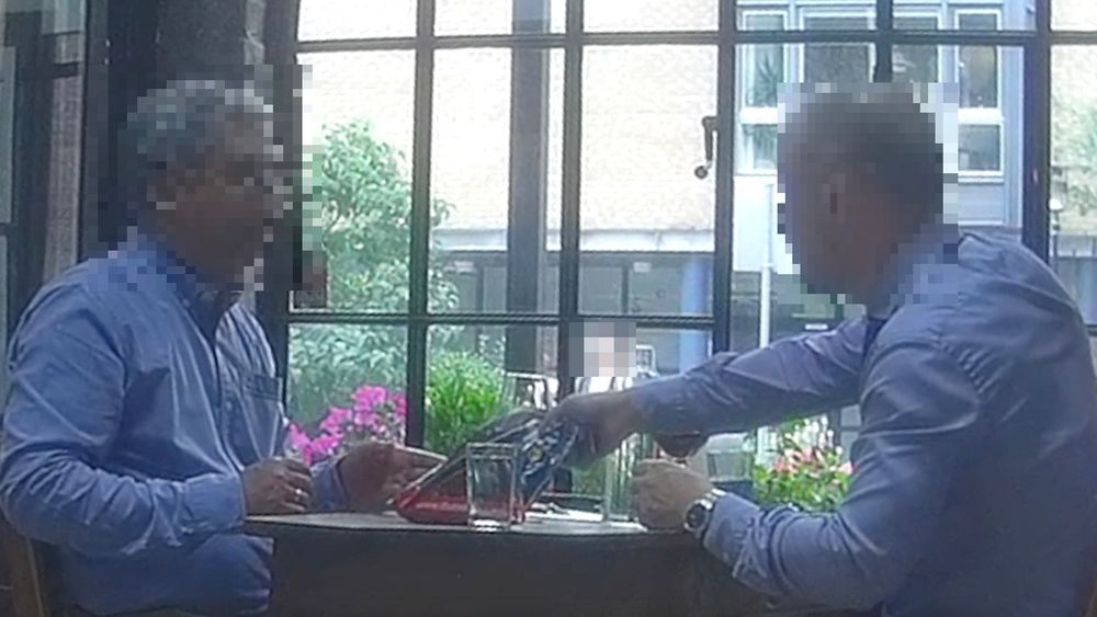 Den tiltalte 53 år gamle sivilingeniøren møtte den russiske etterretningsoffiseren på en pizzarestaurant på Torshov i Oslo.