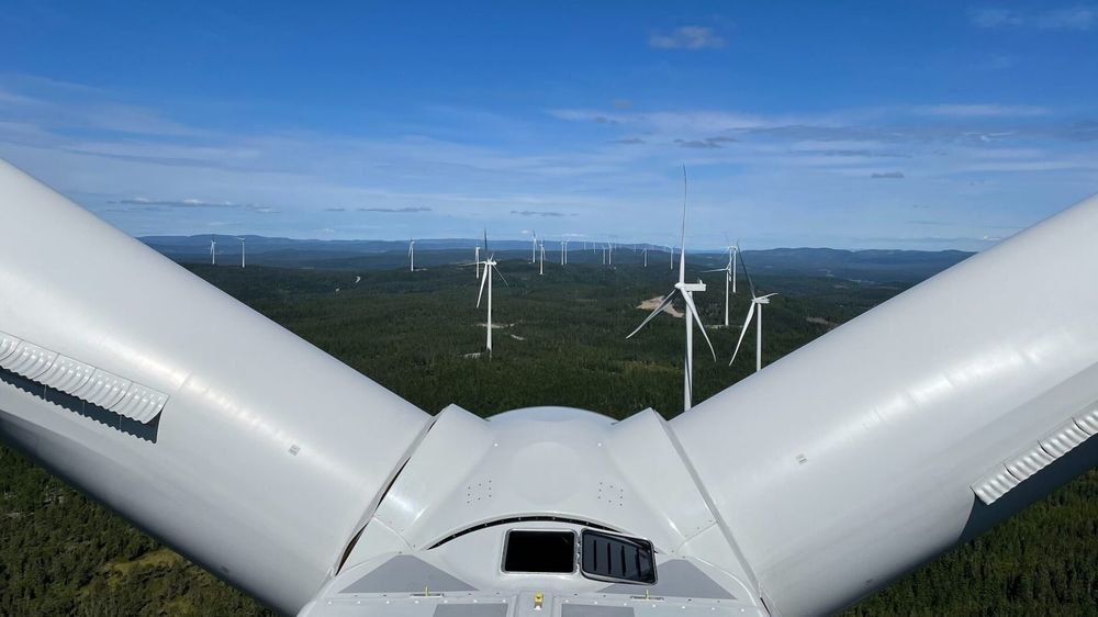 Ny vindkraft presser ned kraftprisene. Nå bygger Sverige 25 TWh. Her fra Odal vindkraftverk i Norge.