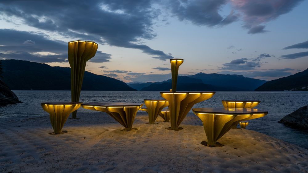 Detaljer fra Ropeid ved Sandsfjorden i Suldal, rasteplass og hurtigbåtkai ved Nasjonal turistveg Ryfylke.