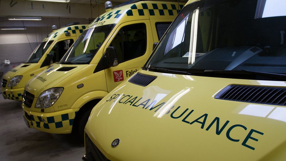 Live video fra mobiltelefoner til alarmsentralen kan både redusere antallet utrykninger og redde liv. Illustrasjonsbildet viser ambulanser i danske Aalborg i 2016.