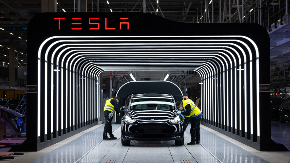 Teslas fabrikk i Berlin produserer Model Y. 3000 eksemplarer ruller av samlebåndet hver uke.