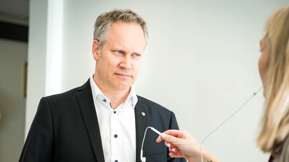 Samferdselsminister Jon-Ivar Nygård (Ap) krever svar fra Bane Nor.