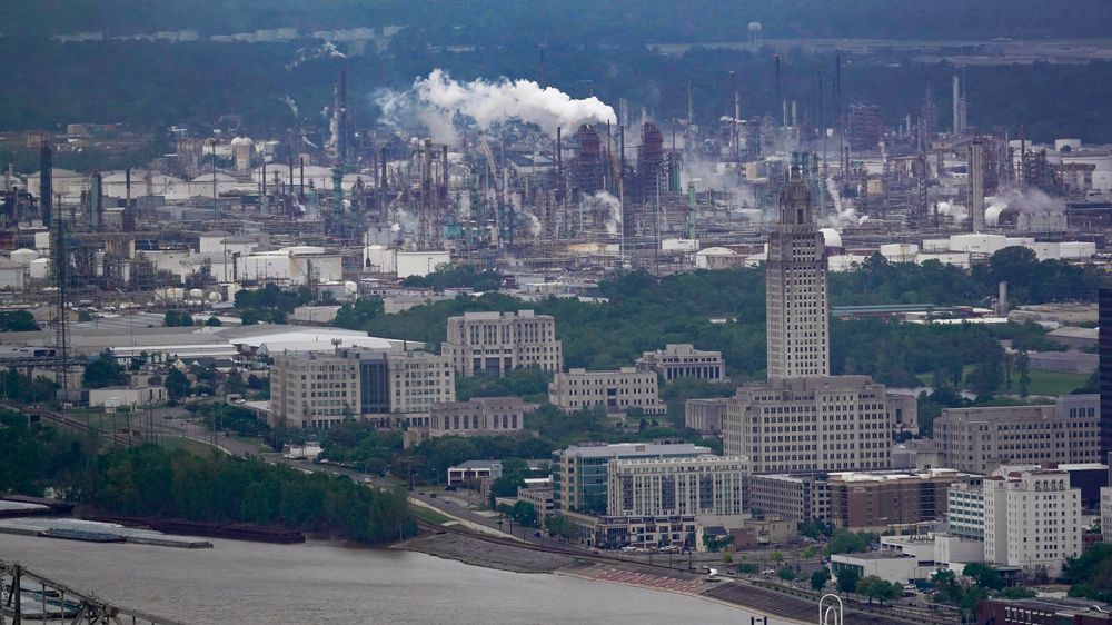 Exxon Mobils raffineri i Baton Rouge i Louisiana. Allerede på 1970-tallet forutså eksperter i selskapet global oppvarming med stor nøyaktighet, sier forsker.