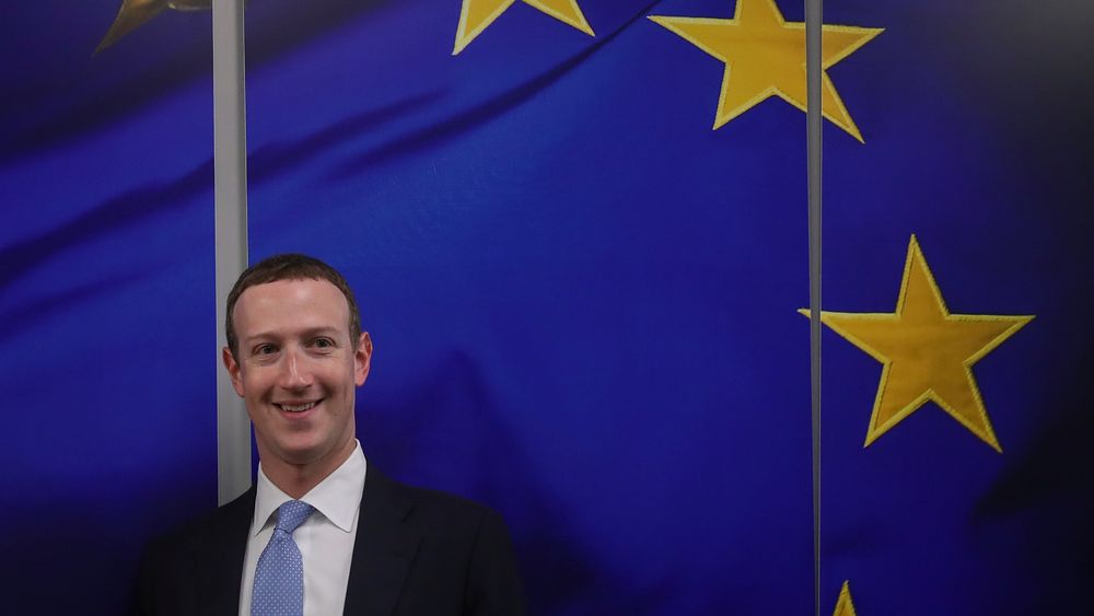 Mark Zuckerberg har blitt hardt straffet for brudd på GDPR i Europa, men vedtaket om Whatsapp svir ikke like mye. Her fra et besøk i Brussel i 2020.