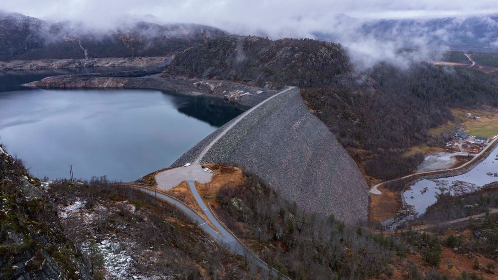 – Det ligger cirka 100 «gryteklare» prosjekter i Norge, sier Jon Rolf Næss, leder for Landssamanslutninga av vasskraftkommunar (LVK).  Bildet er fra Vatnedalsdammane i Bykle i Setesdal.