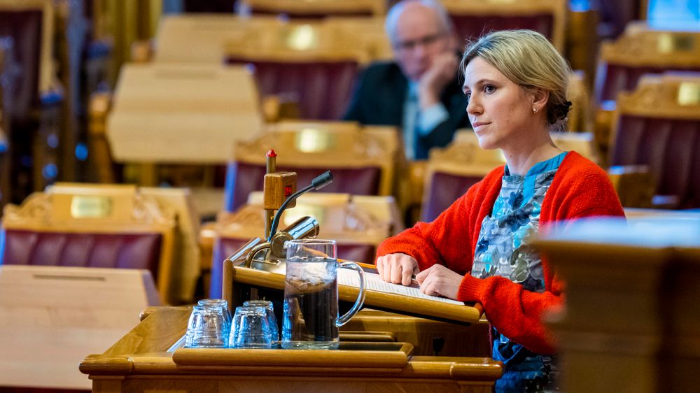 Stortingsrepresentant Sofie Marhaug (Rødt) er blant dem som er sterkt kritiske til regjeringens avgjørelse.