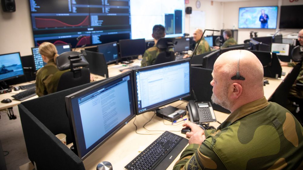 −  Risikobildet for MAST-programmet er blitt langt mer alvorlig og komplekst, mener Forsvaret, her fra Cyberforsvarets operasjonssenter.