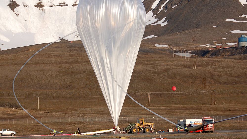 Den store forskningsballongen ble sendt opp fra Longyearbyen lufthavn sommeren 2009. Noen dager etter ble den tatt ned i Canada.